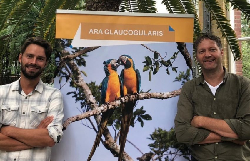 Arjan Dwarshuis, ambassadeur van het IUCN NL landaankoopfonds, en Marc Hoogeslag in de Hortus Botanicus in Amsterdam