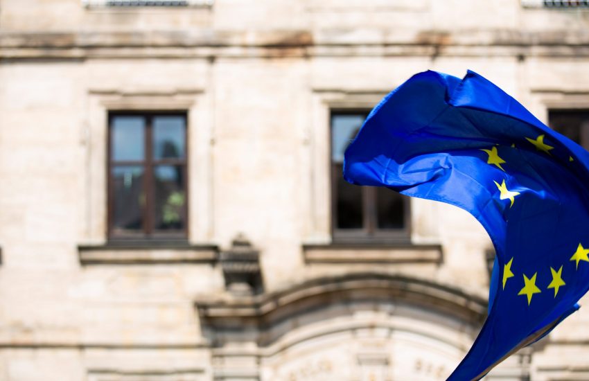 European Union flag in the wind. © Markus Spiske for Unsplash