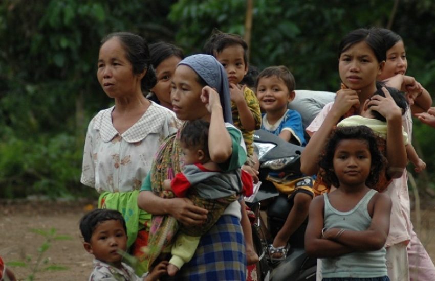 people in village in Sumatra (c) Christiaan van der Hoeven