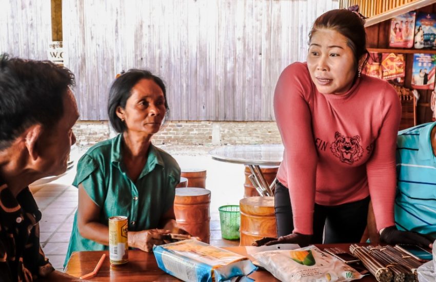 Meeting with people of Cambodian Community (c) NTFP EP Cambodia Kouy Socheat