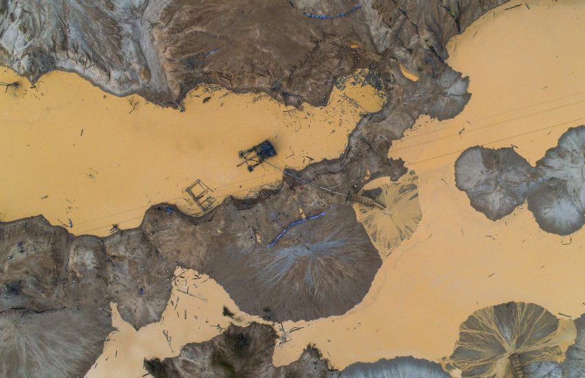 Gold mining in Madre de Dios in Peru Photo Tom Laffay