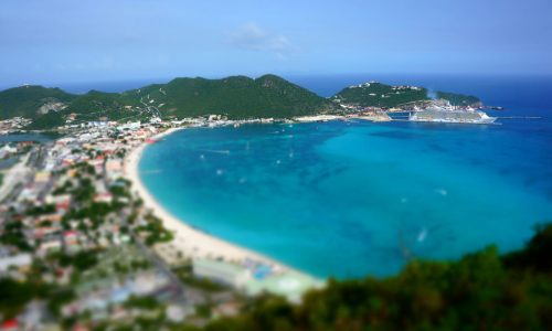 St Maarten baai cruiseschip Caroline Ross