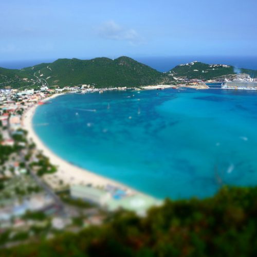 St Maarten baai cruiseschip Caroline Ross